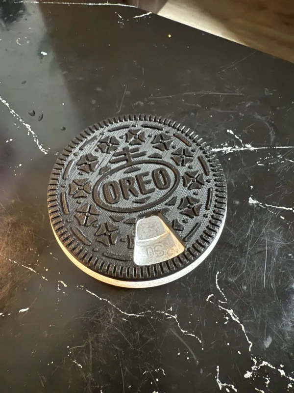 Fidget pill organizer, Oreo Shaped - Image 3