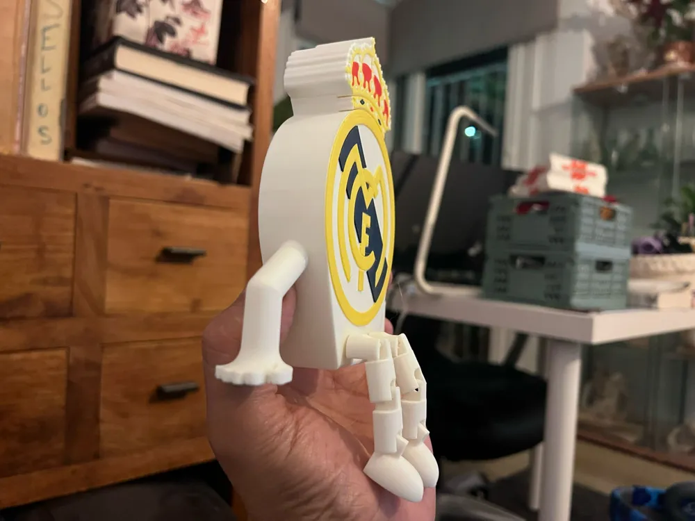 Real Madrid with legs - Image 2